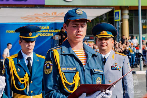 Первокурсники ивановской академии МЧС приняли присягу